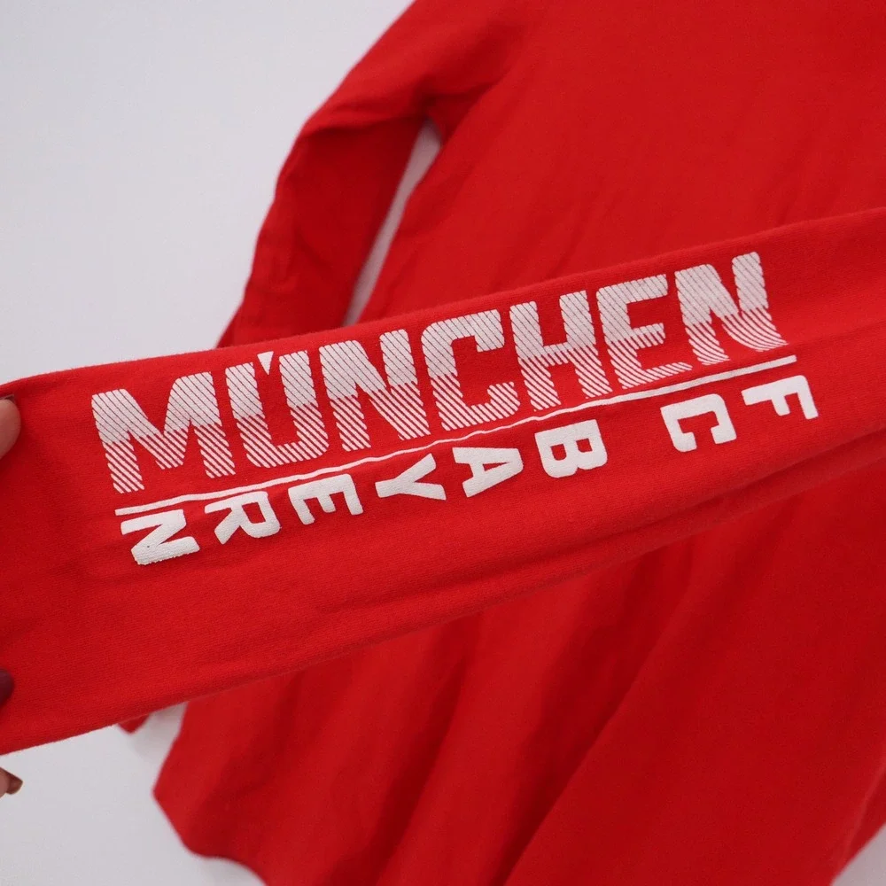 FC Bayern Munchen Red Long Sleeve T-Shirt Youth Medium 10/12 Soccer Fan Tee